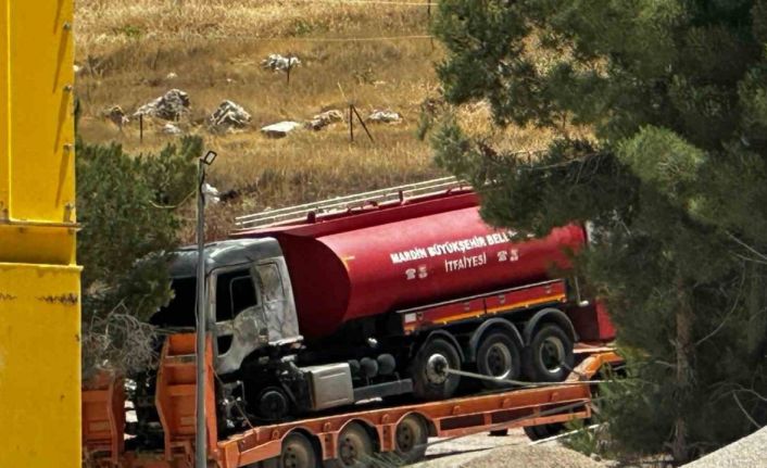 Mardin’de itfaiye, yangına müdahale ederken, yanan tankerlerini izlemekle yetindi