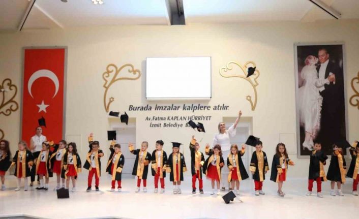 Minikler mezuniyet coşkusu yaşadı