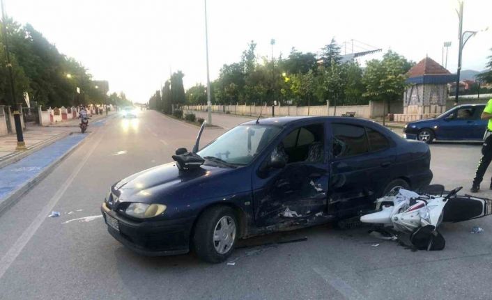 Motosikletin 15 yaşındaki sürücüsü trafik kazasında ağır yaralandı