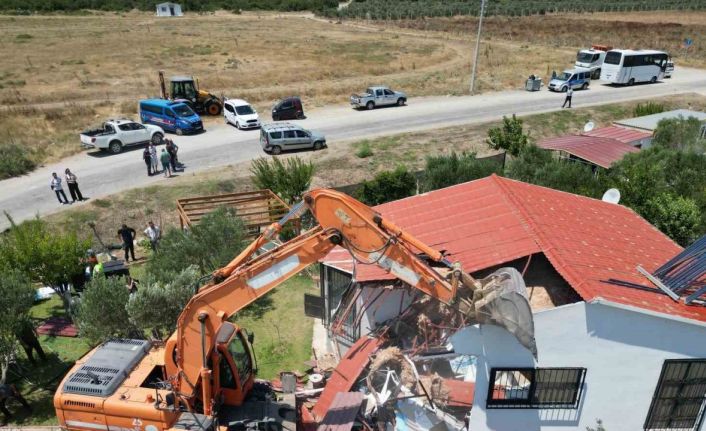 Seferihisar’da hobi bahçelerinin yıkımına başlandı