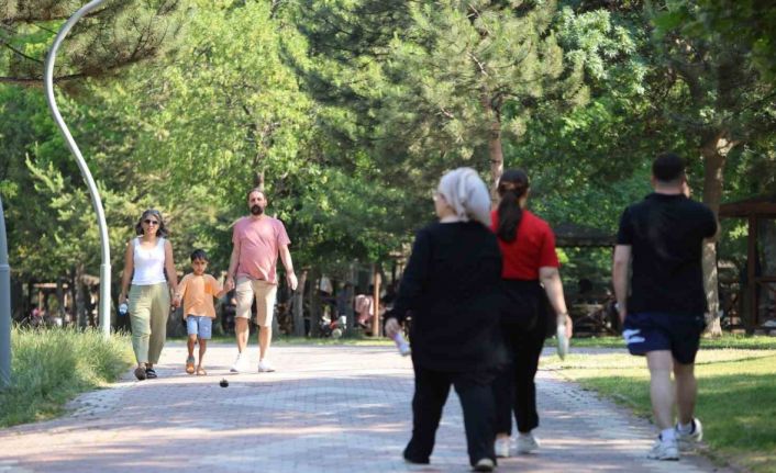 Sivaslıların uğrak mekânı bayramda da doldu taştı