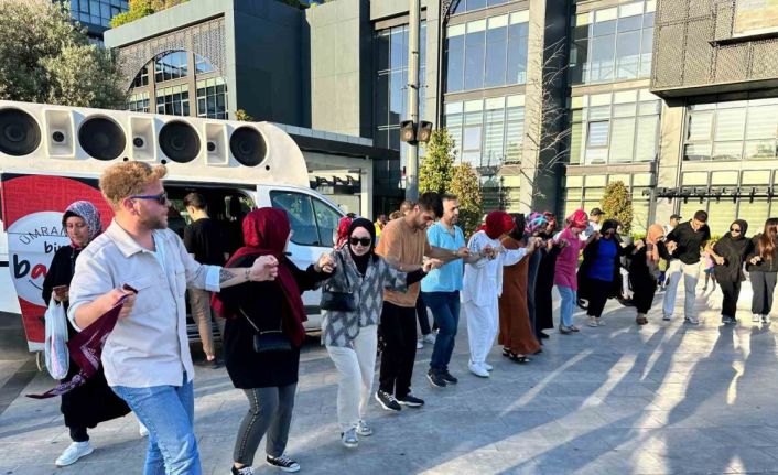 Ümraniye’de YKS öğrencileri halay çekerek sınav stresini attı