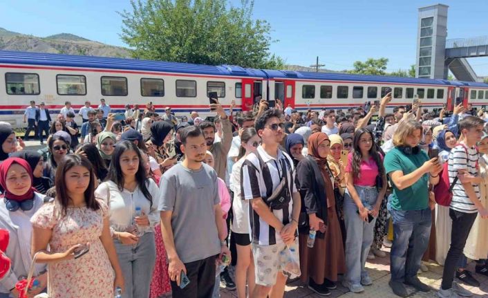 Üniversite öğrencileri için trenle Palu gezisi düzenlendi