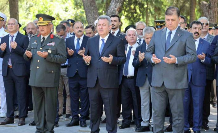 15 Temmuz şehitleri İzmir’de dualarla anıldı