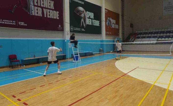 15 Temmuz Şehitlerini Anma Badminton Turnuvası sona erdi