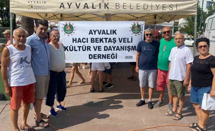 Ayvalık’ta Hacı Bektaş Veli Kültür ve Dayanışma Derneği’nden aşure hayırı