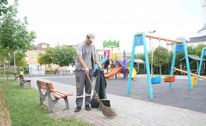 Çayırova’nın parkları düzenli olarak temizleniyor