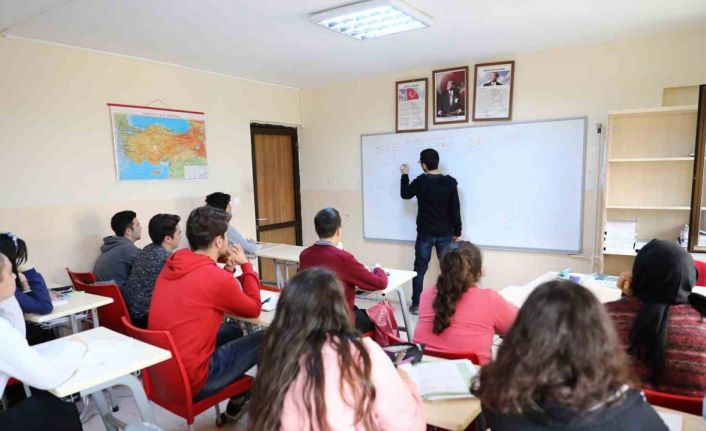 Denizli Büyükşehirden ücretsiz YKS kursu