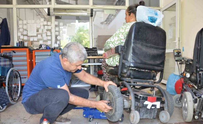 Diyarbakır’da engelli bireylerin kullandığı tekerlekli sandalyeler ücretsiz tamir ediliyor