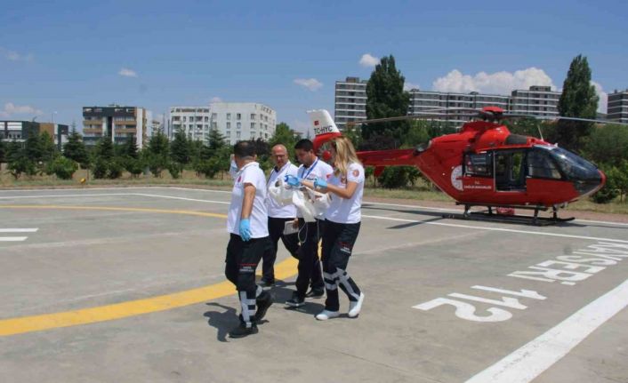 Helikopter ambulanslar Ferah bebeğin gözü için havalandı