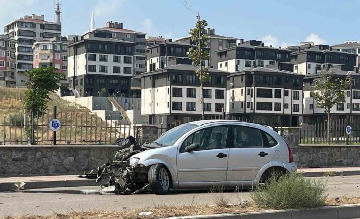 Hurdaya dönen araçtan burnu bile kanamadan çıktı