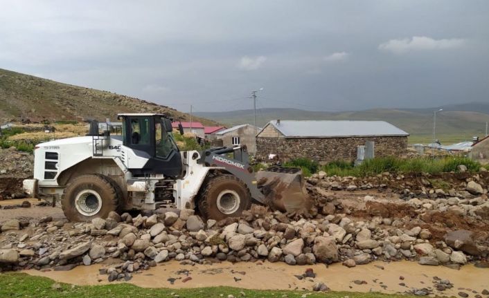 Iğdır’da şiddetli yağmur sonrası köylerde sel yaşandı