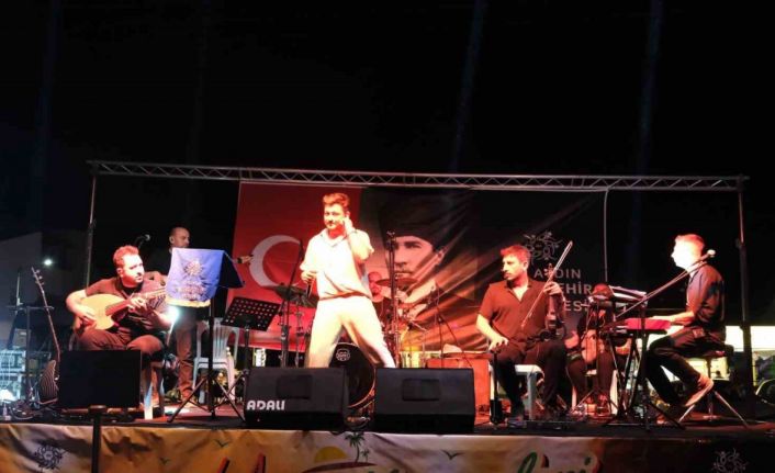 Kuşadalılar Aydın Büyükşehir Belediyesi’nin yaz konserleri ile doyasıya eğlendi