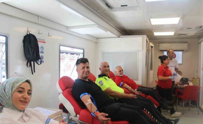 Malatya polisinden 15 Temmuz anısına kan bağışı