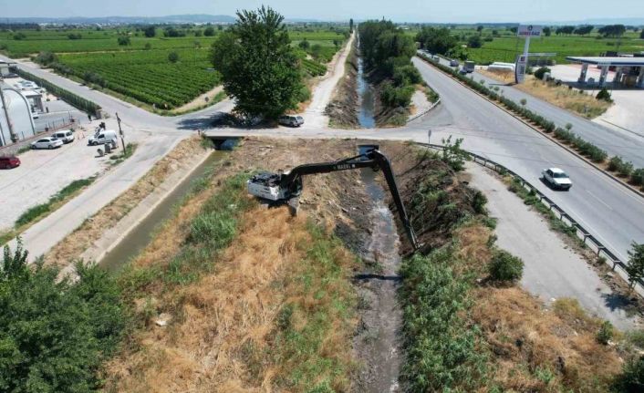 MASKİ’den çiftçiyi koruyan dere temizlik çalışması