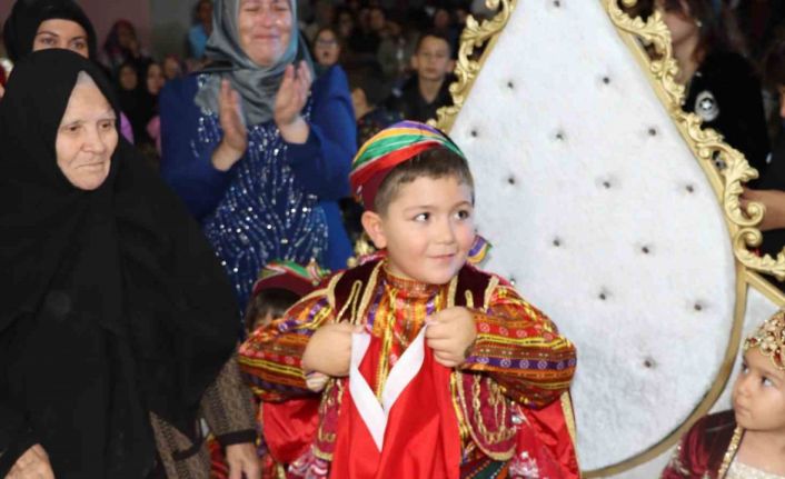 Şehidin emaneti şanlı Türk bayrağını torununa verdi