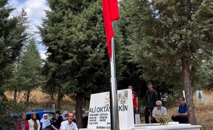 Simav’da şehit asker Oktaytekin, mezarı başında anıldı