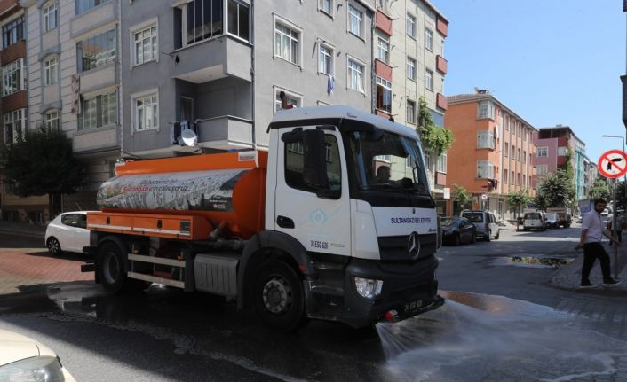 Sultangazi’de cadde ve sokaklar yıkanıyor