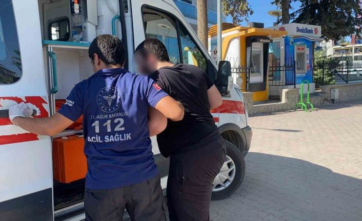 Üst geçitten 2. kez atlamak isteyen genci adliye polisleri yakaladı