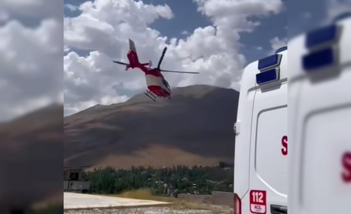 Yüksekten düşen bebek için helikopter ambulans havalandı