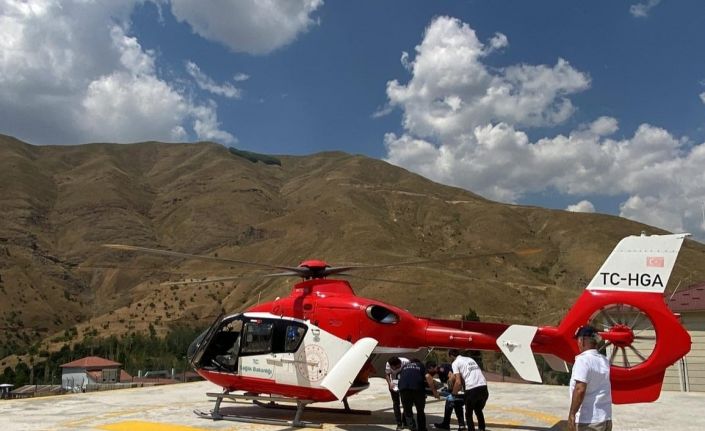 Yüksekten düşen çocuk için helikopter ambulans havalandı