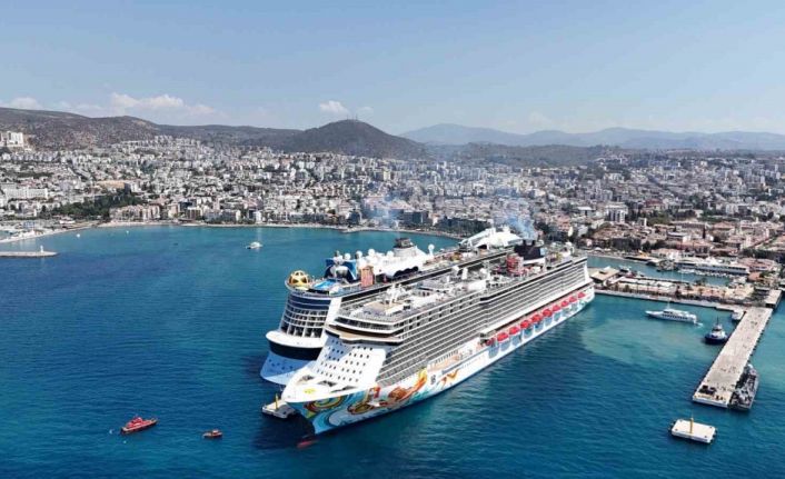 30 Ağustos Zafer Bayramı Kuşadası’nda turizm bayramına döndü