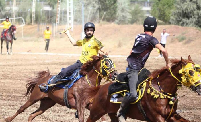 Adrenalin ve seyir zevki yüksek cirit maçları nefes kesti