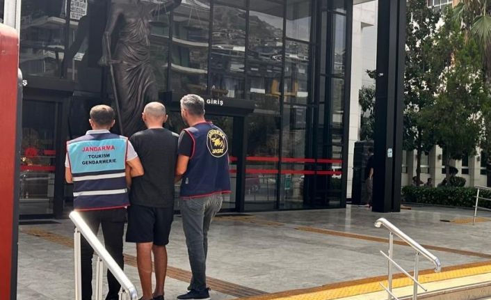 Alanya’da 16 yıl hapis cezasıyla aranan firari yakalandı