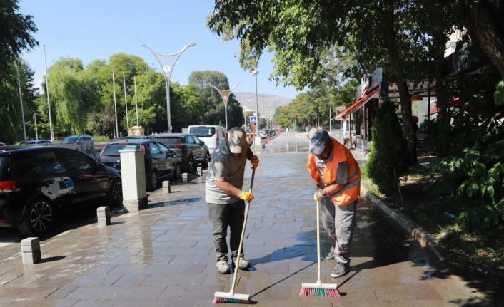 Belediye ekiplerince temizlik çalışması yapıldı