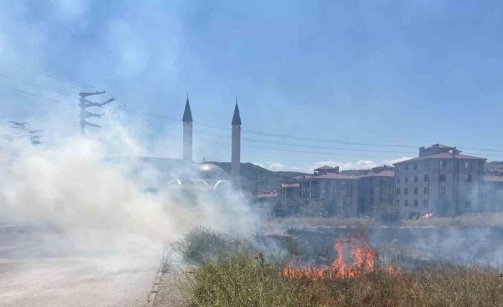 Boş arazide çıkan yangın kontrol altına alındı