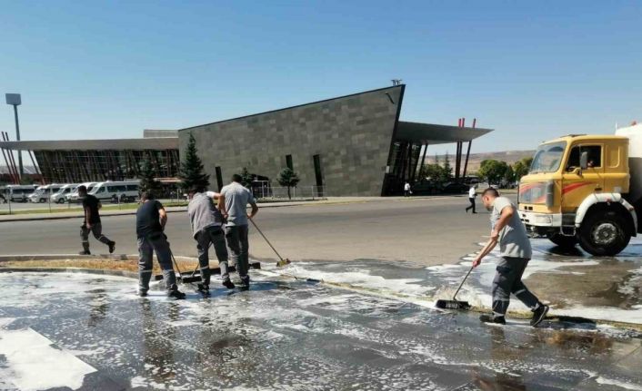 Büyükşehir’den Şehirlerarası Otobüs Terminali’nde kapsamlı temizlik