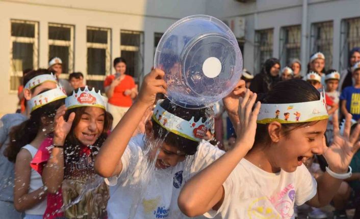 Çocuklar sokak oyunlarıyla doyasıya eğleniyor