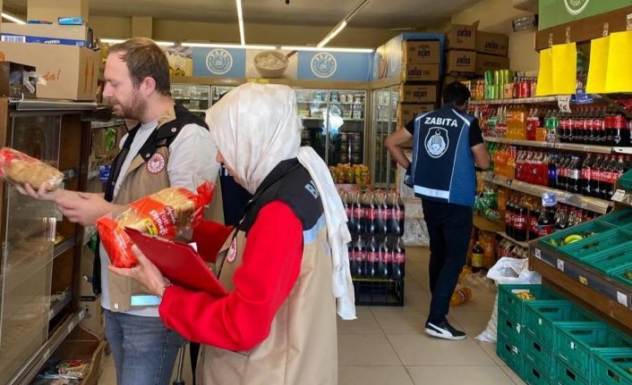 Demirözü’nde marketlerde gıda denetimleri yapıldı