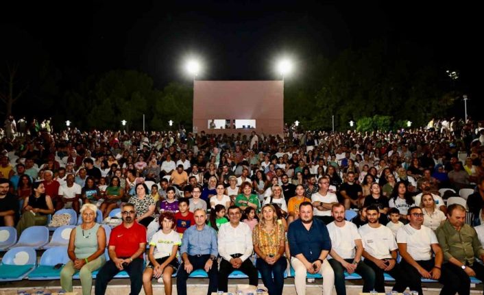 Denizli Büyükşehrin Yaz Sinema Günleri unutulmaz bir akşam yaşattı