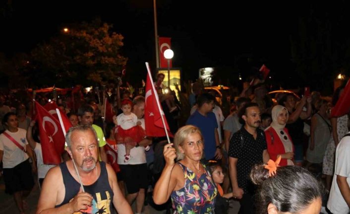 Fethiye’de Zafer Alayı coşkulu geçti