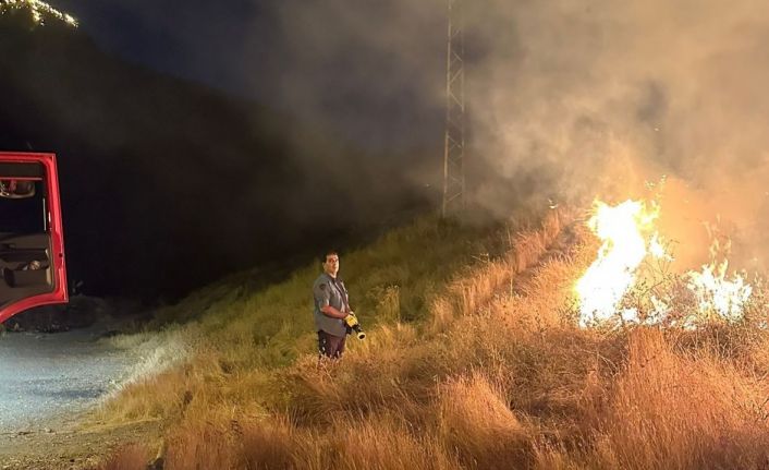 Gece yarısı çıkan anız yangınına anında müdahale