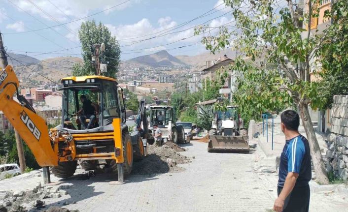 Hakkari’de sondaj tekniği ile doğalgaz verildi