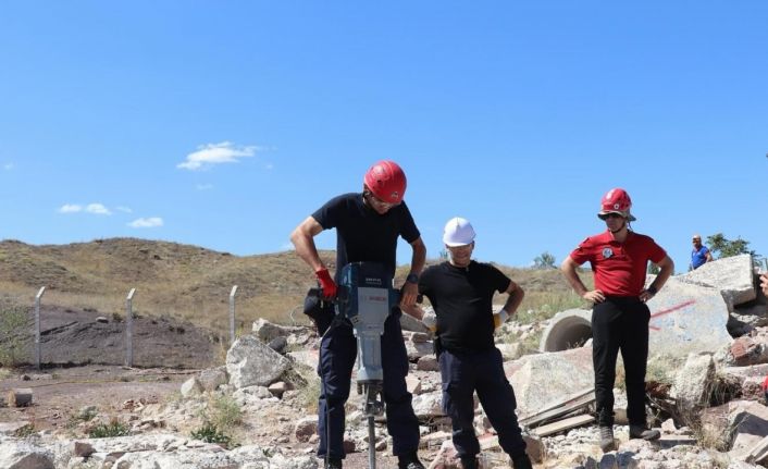 Jandarmaya depremde arama kurtarma eğitimi verildi