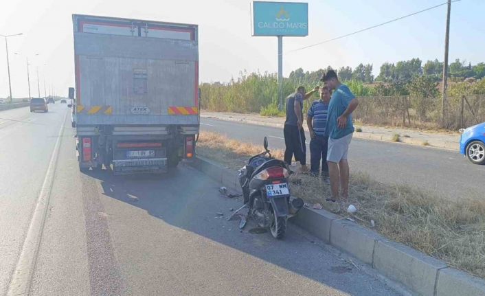 Kamyona arkadan çarpan motosikletin sürücüsü yaralandı