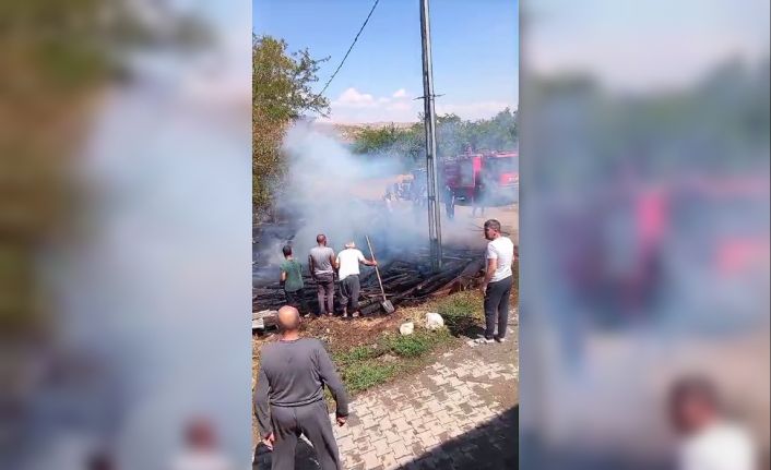 Kış için toplanan odunlar, yangında küle döndü