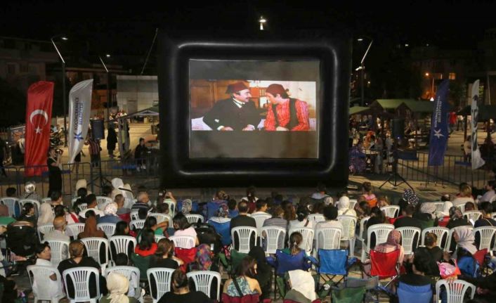 Küçükçekmece’de açık hava sinema günlerine yoğun ilgi