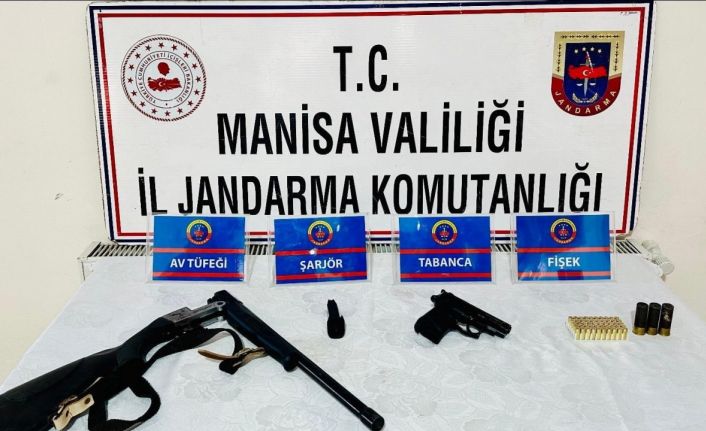 Manisa’da ikametten ruhsatsız tabanca ve tüfek çıktı