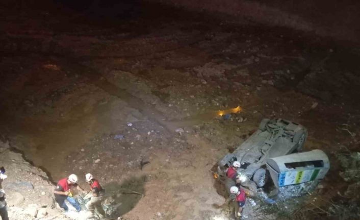 Şanlıurfa’da otomobil inşaat çukuruna düştü: 3 yaralı