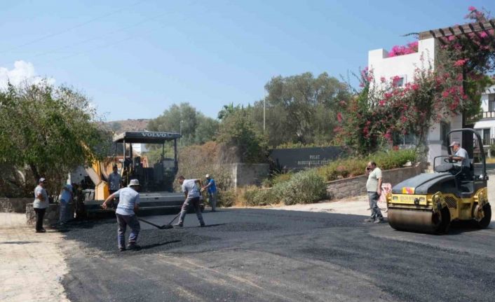 Su hattı değişen caddeye asfaltlama