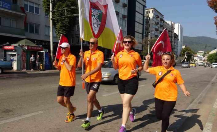 Taksicilere yapılan saldırılara dikkat çekmek için 16 kilometre koştular