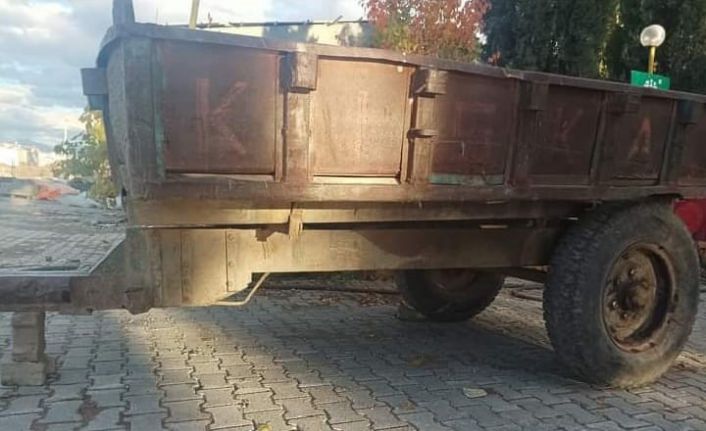 Traktör römorkundan düşen kadın yaralandı