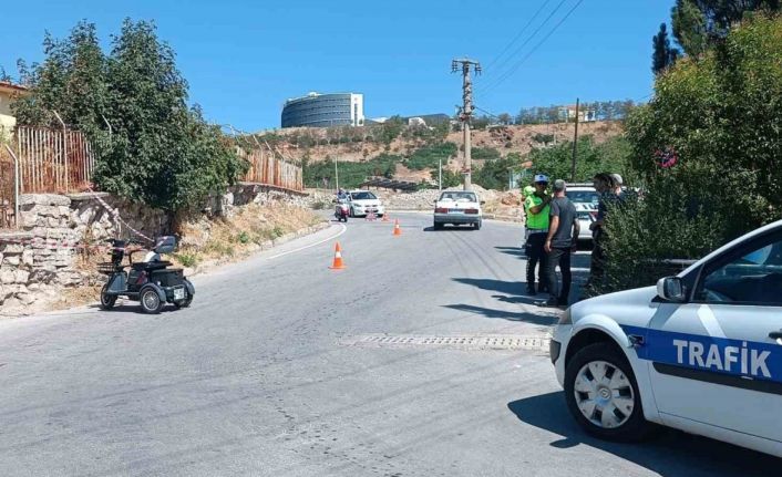 Üç tekerlekli elektrikli bisiklet devrildi: 1 yaralı