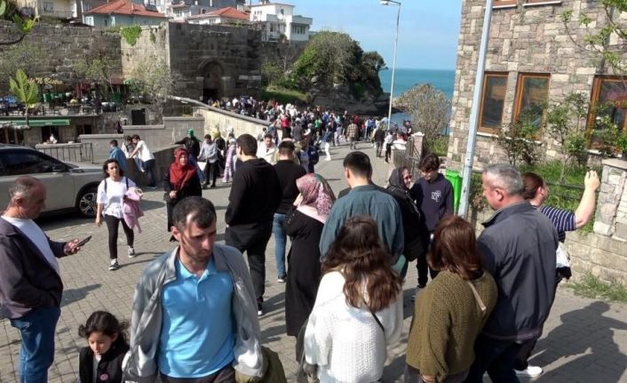 Amasra 8 ayda nüfusunun 230 katı turist ağırladı