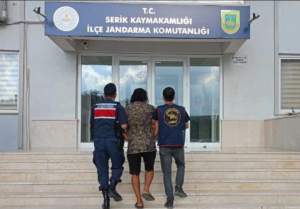 Antalya’da 10 yıl 11 ay hapis cezasıyla aranan şahıs yakalandı