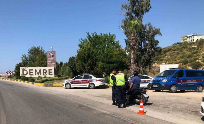 Antalya’da kurallara uymayan motosiklet sürücülerine ceza yağdı